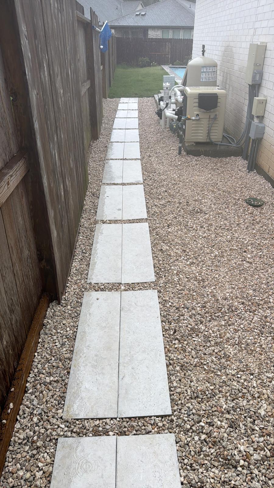 Camino jardín con paving stones y grava volcánica